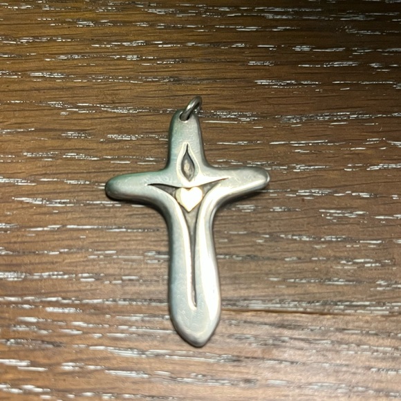 Beautiful retired James Avery sterling cross with 14K gold heart - Picture 2 of 6